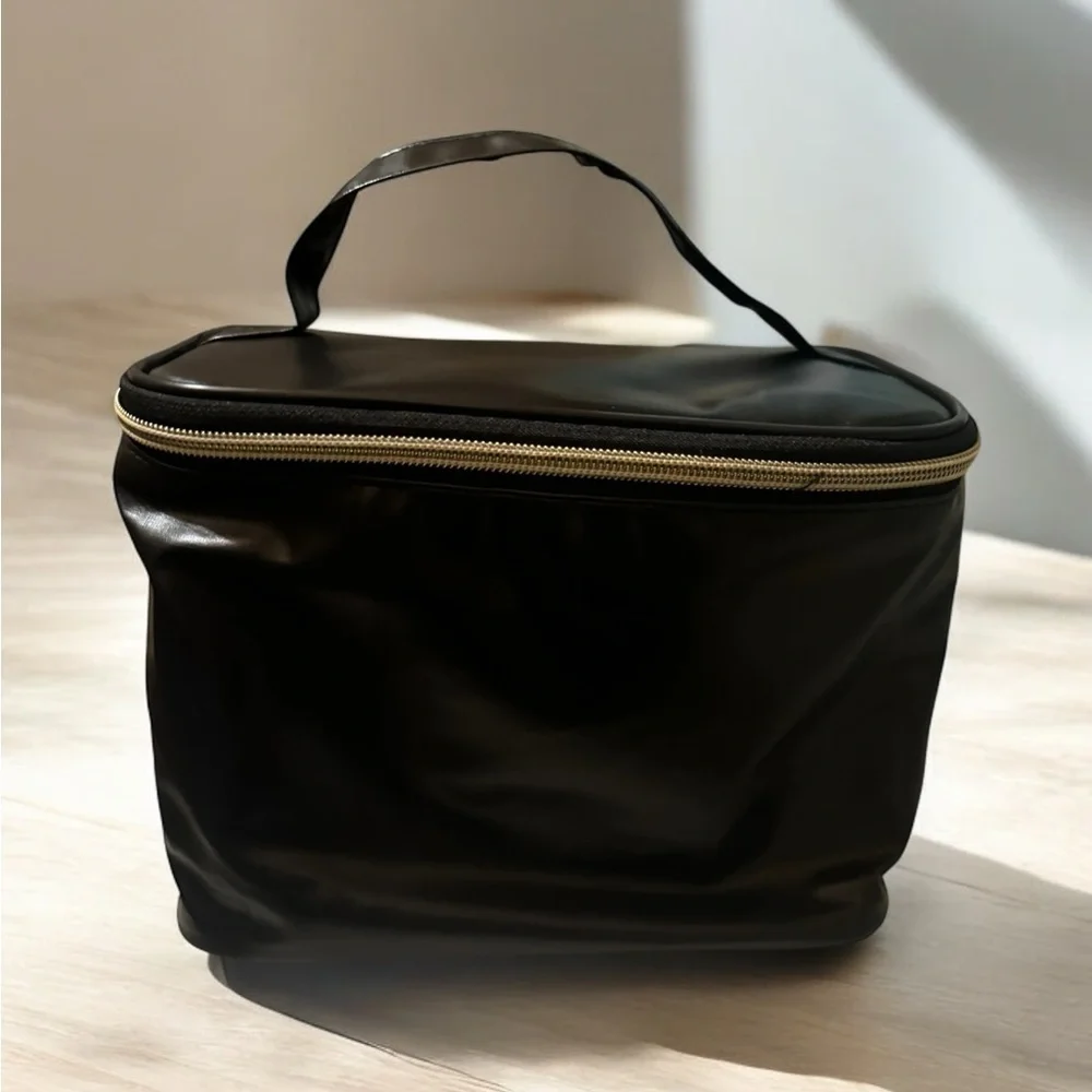 Large make-up bag for woman (NWT)